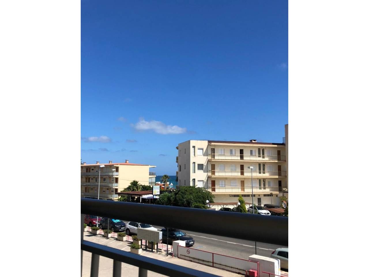 Vista exterior de Pis en venda en Cambrils amb Terrassa, Moblat i Balcó