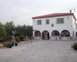 Vista exterior de Finca rústica en venda en Chiclana de Segura amb Aire condicionat i Piscina