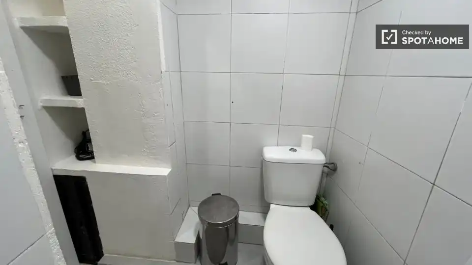 Baño de Piso de alquiler en Madrid con Aire acondicionado, Calefacción y Amueblado