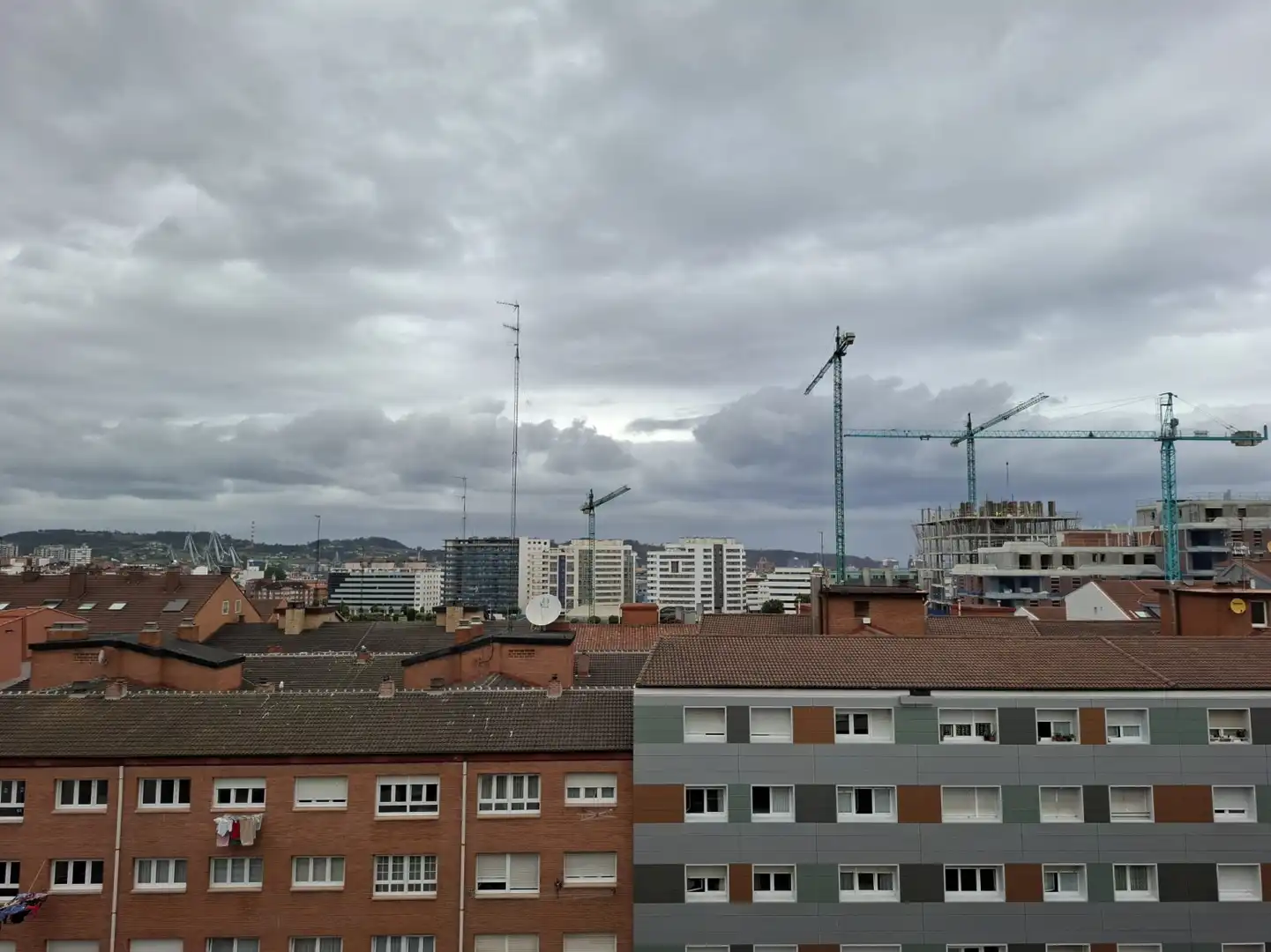 Außenansicht von Wohnung zur Miete in Gijón  mit Heizung und Parkett