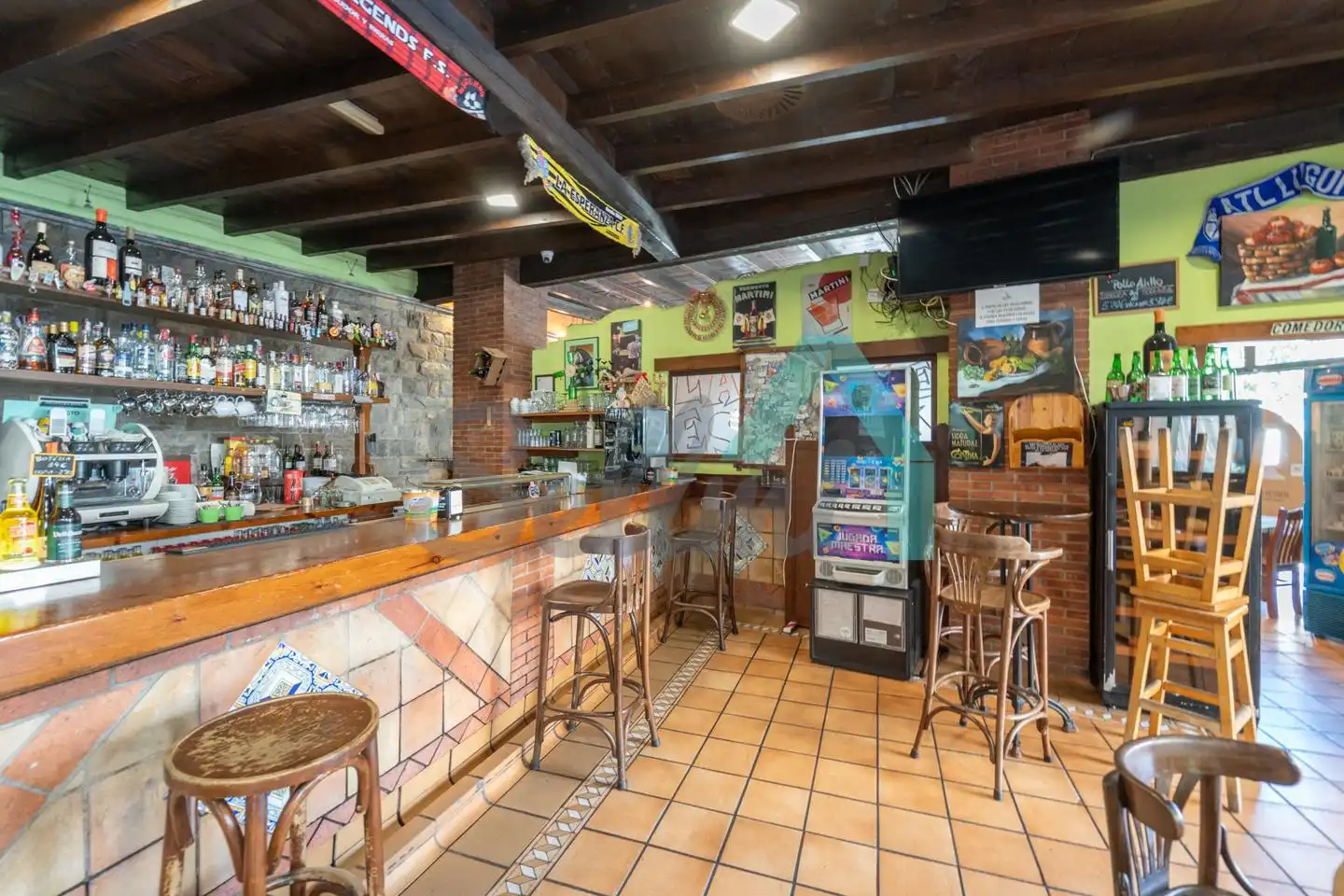 Local en traspaso en De Viella, Lugones