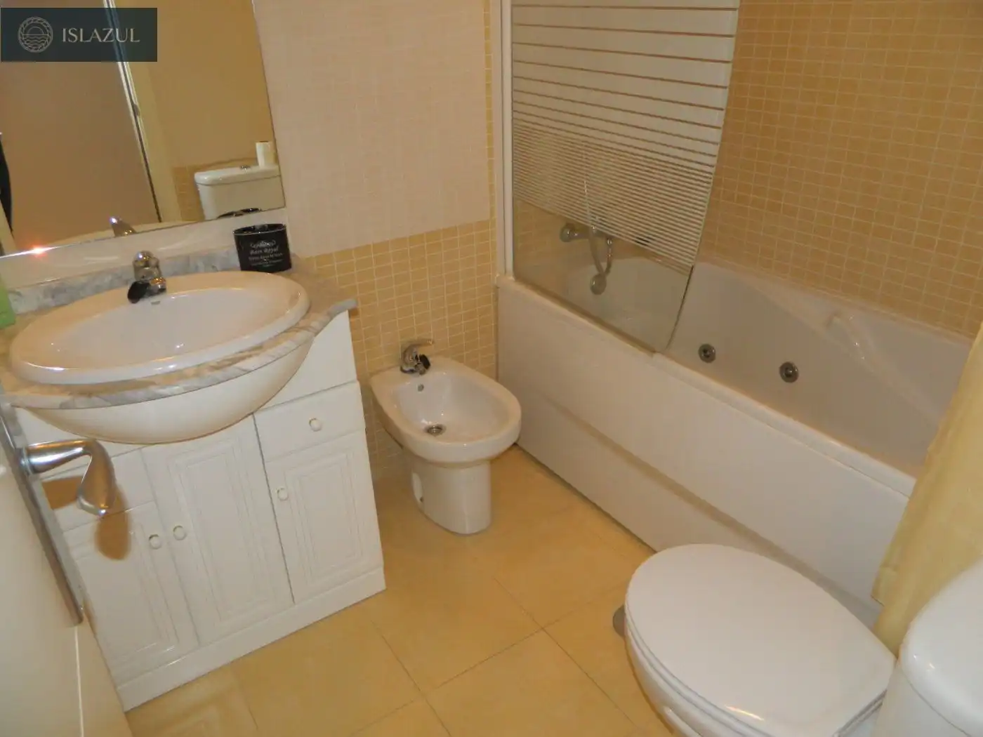 Baño de Dúplex de alquiler en Isla Cristina con Terraza, Balcón y Piscina comunitaria