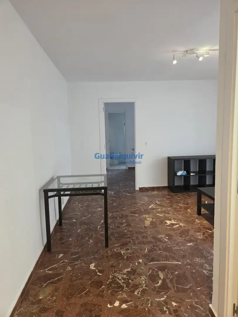 Flat for rent in Sevilla  with Air Conditioner and Terrace