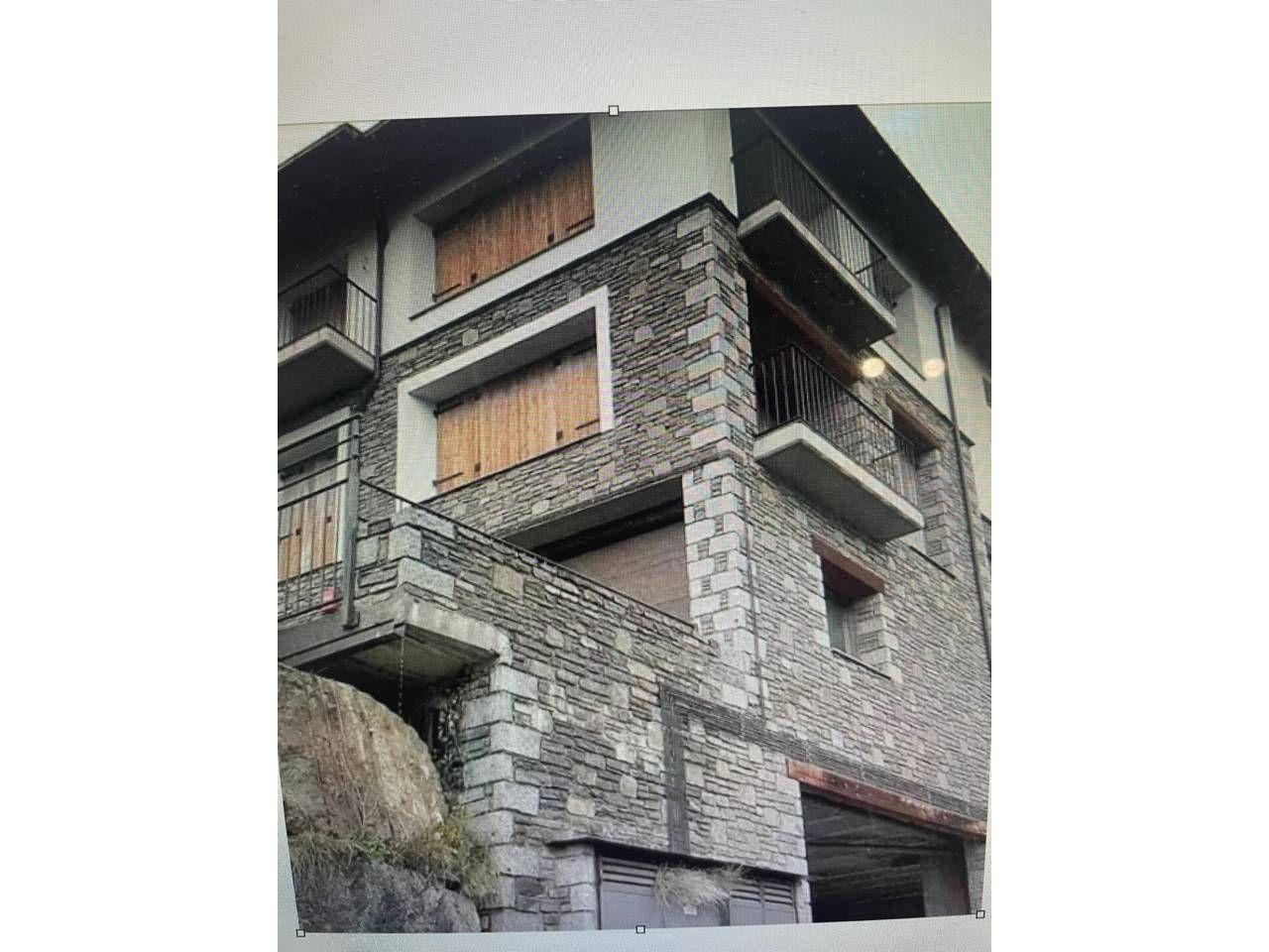 Vista exterior de Piso en venta en El Pont de Suert con Calefacción, Parquet y Balcón