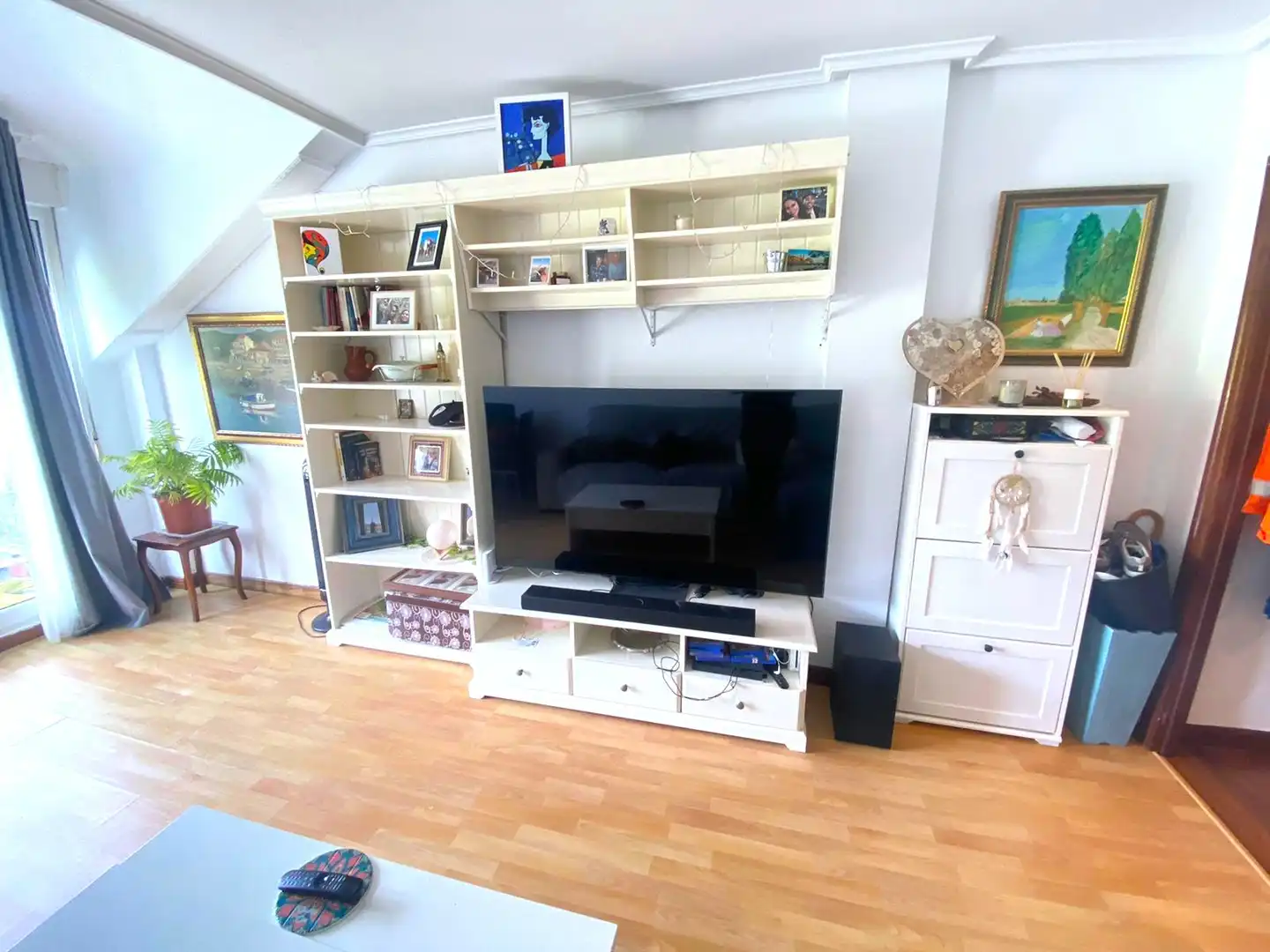 Wohnzimmer von Dachboden zum Verkauf in Castro-Urdiales mit Heizung, Privatgarten und Parkett