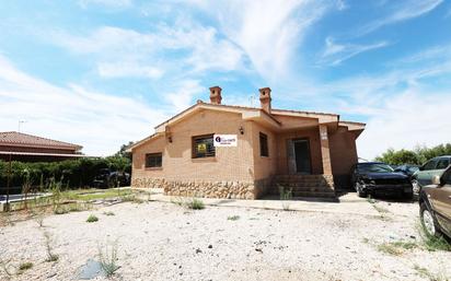 Vista exterior de Casa o xalet en venda en Nuevo Baztán amb Terrassa i Piscina