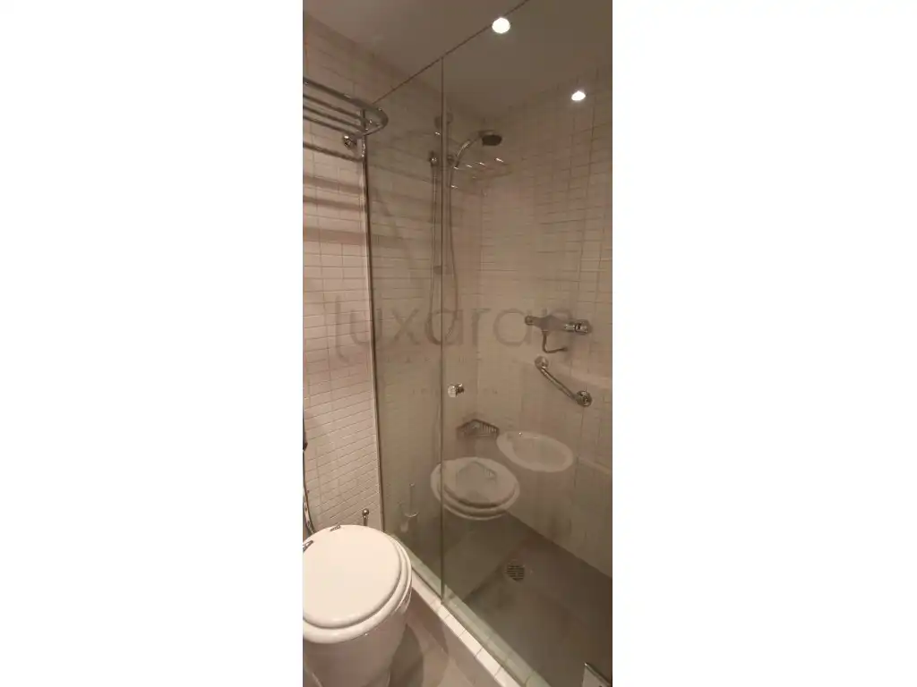 Badezimmer von Wohnungen zur Miete in Naut Aran
