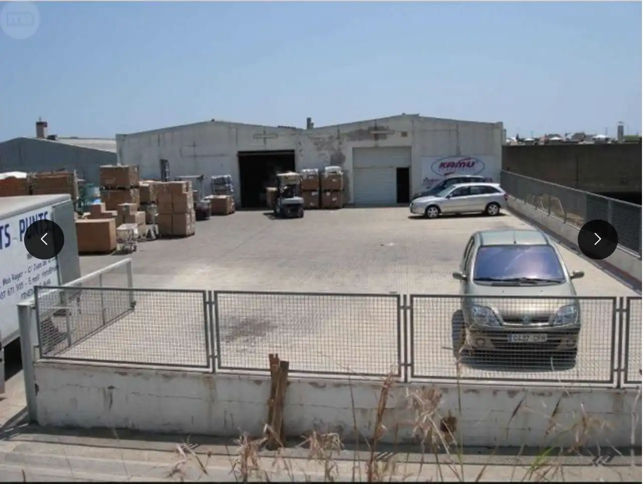 Vista exterior de Nau industrial en venda en Pineda de Mar