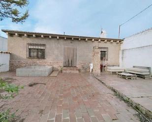 Außenansicht von Country house zum verkauf in Arroyo del Ojanco mit Privatgarten und Terrasse