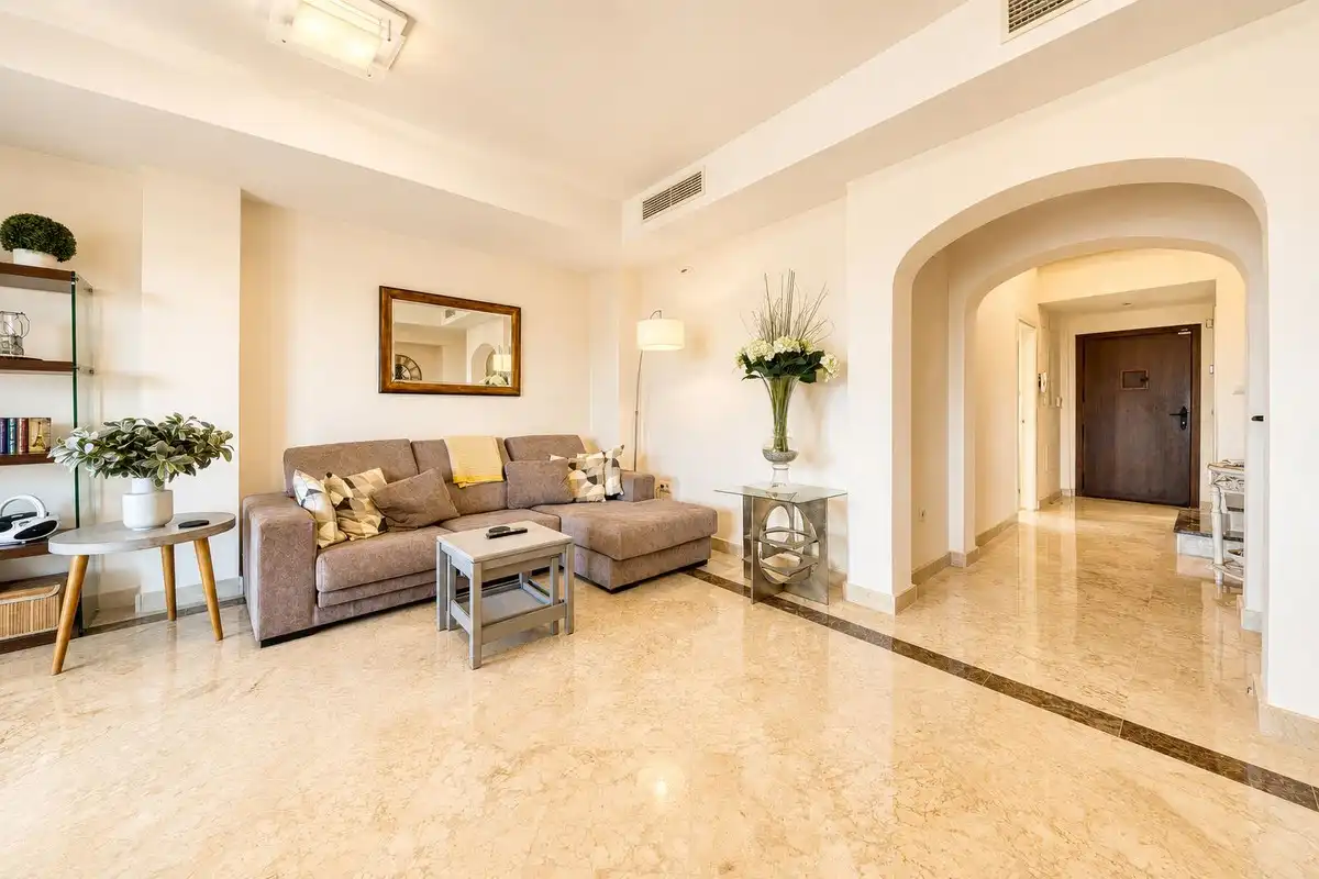 Sala de estar de Casa adosada en venta en Estepona con Aire acondicionado, Terraza y Alarma