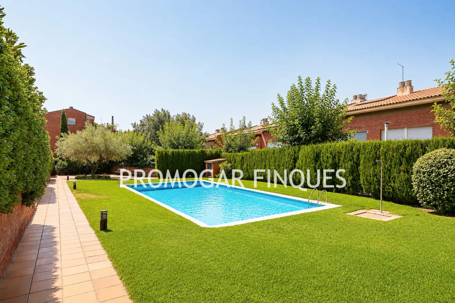 Schwimmbecken von Maisonette zum Verkauf in Sant Feliu de Llobregat mit Klimaanlage, Heizung und Privatgarten