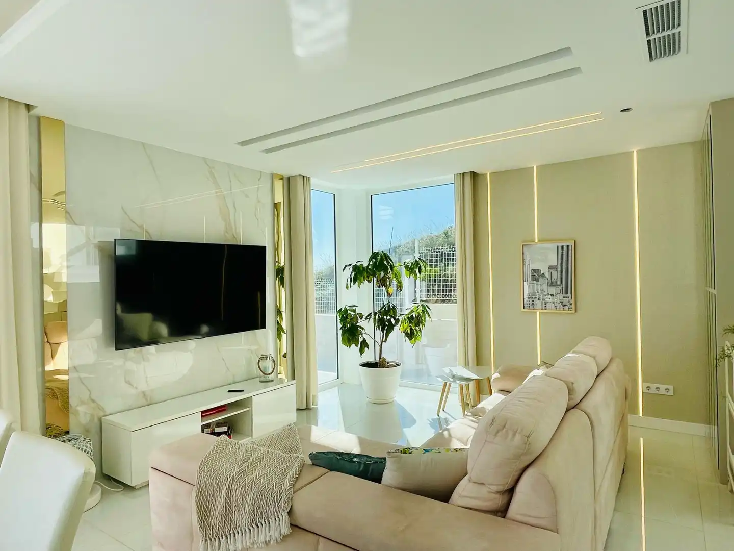 Sala de estar de Casa o chalet en venta en Benalmádena con Aire acondicionado, Jardín privado y Terraza