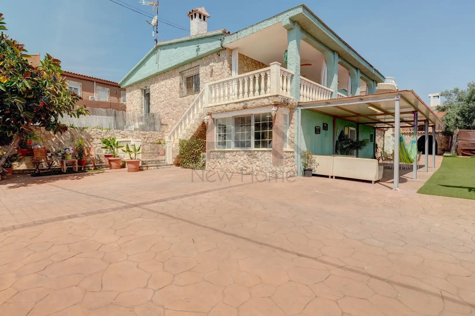 Exterior view of Houses for sale in La Pobla de Vallbona  with Air Conditioner, Heating and Private garden