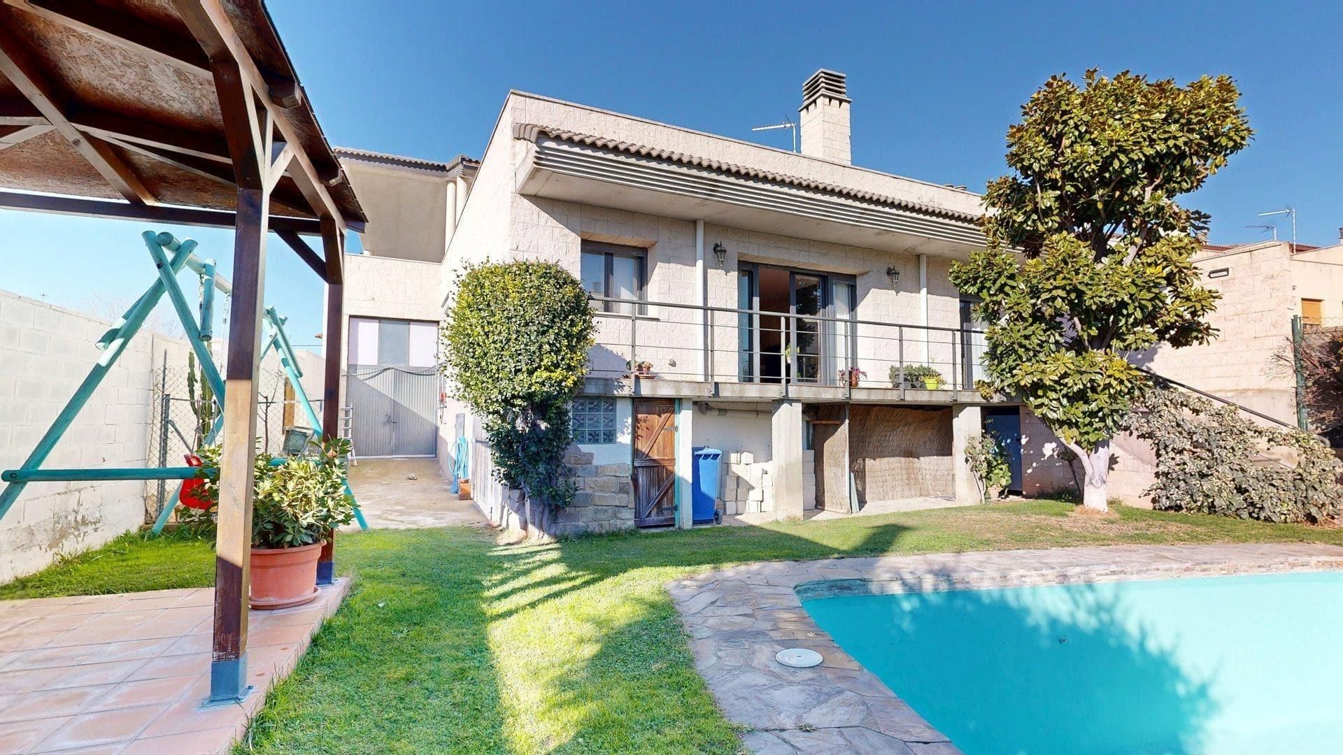 Vista exterior de Casa o xalet en venda en Nuez de Ebro amb Aire condicionat, Calefacció i Jardí privat