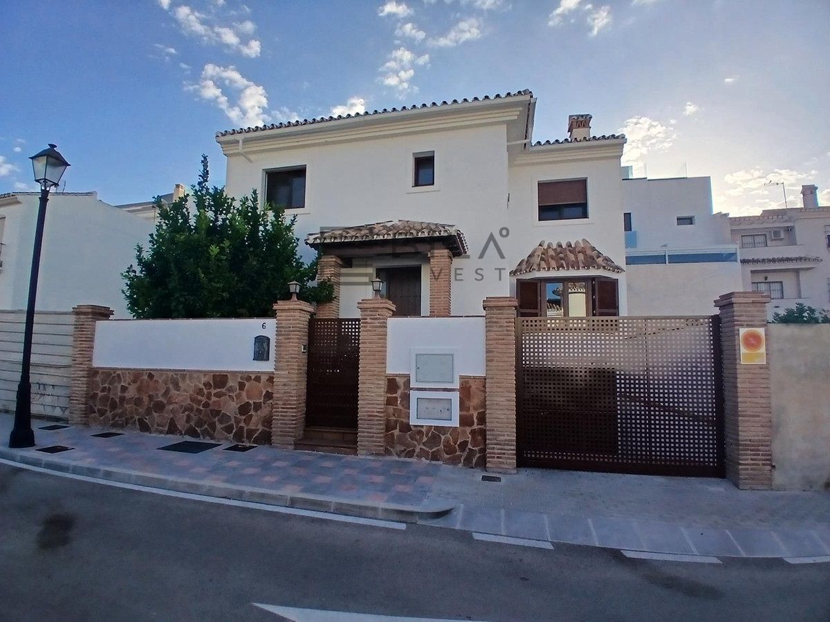 Exterior view of House or chalet for sale in Fuengirola  with Air Conditioner, Private garden and Terrace