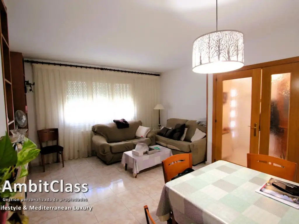 Sala d'estar de Casa adosada en venda en Centelles amb Calefacció, Jardí privat i Terrassa