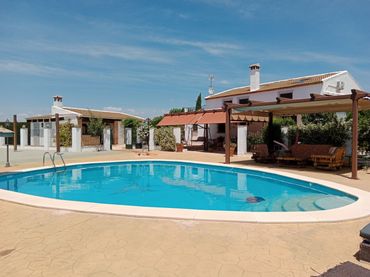 Maison rustique avec piscine à vendre à Andújar