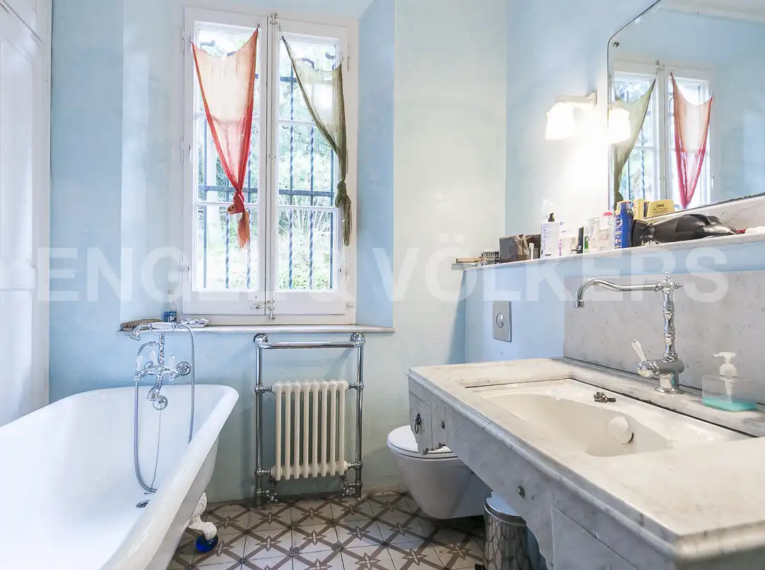 Badezimmer von Haus oder Chalet zum Verkauf in Barcelona mit Heizung, Terrasse und Abstellraum