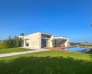 Vista exterior de Casa o xalet en venda en Piélagos amb Calefacció, Jardí privat i Terrassa