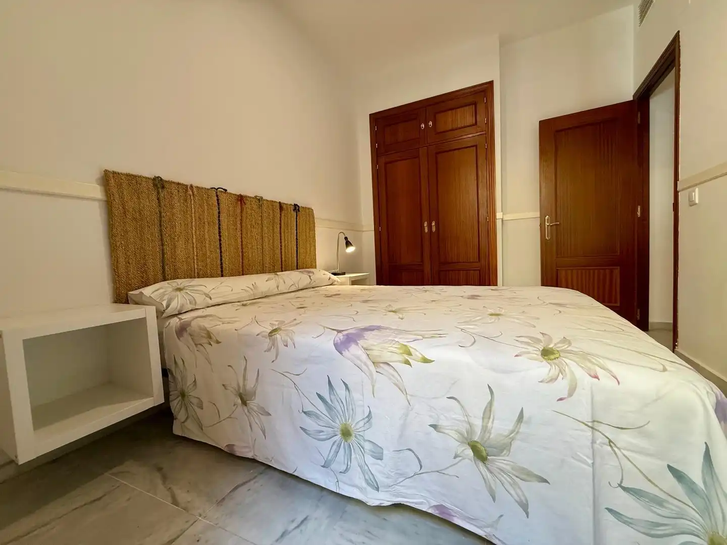 Bedroom of Flat for rent in Sevilla  with Air Conditioner, Heating and Furnished