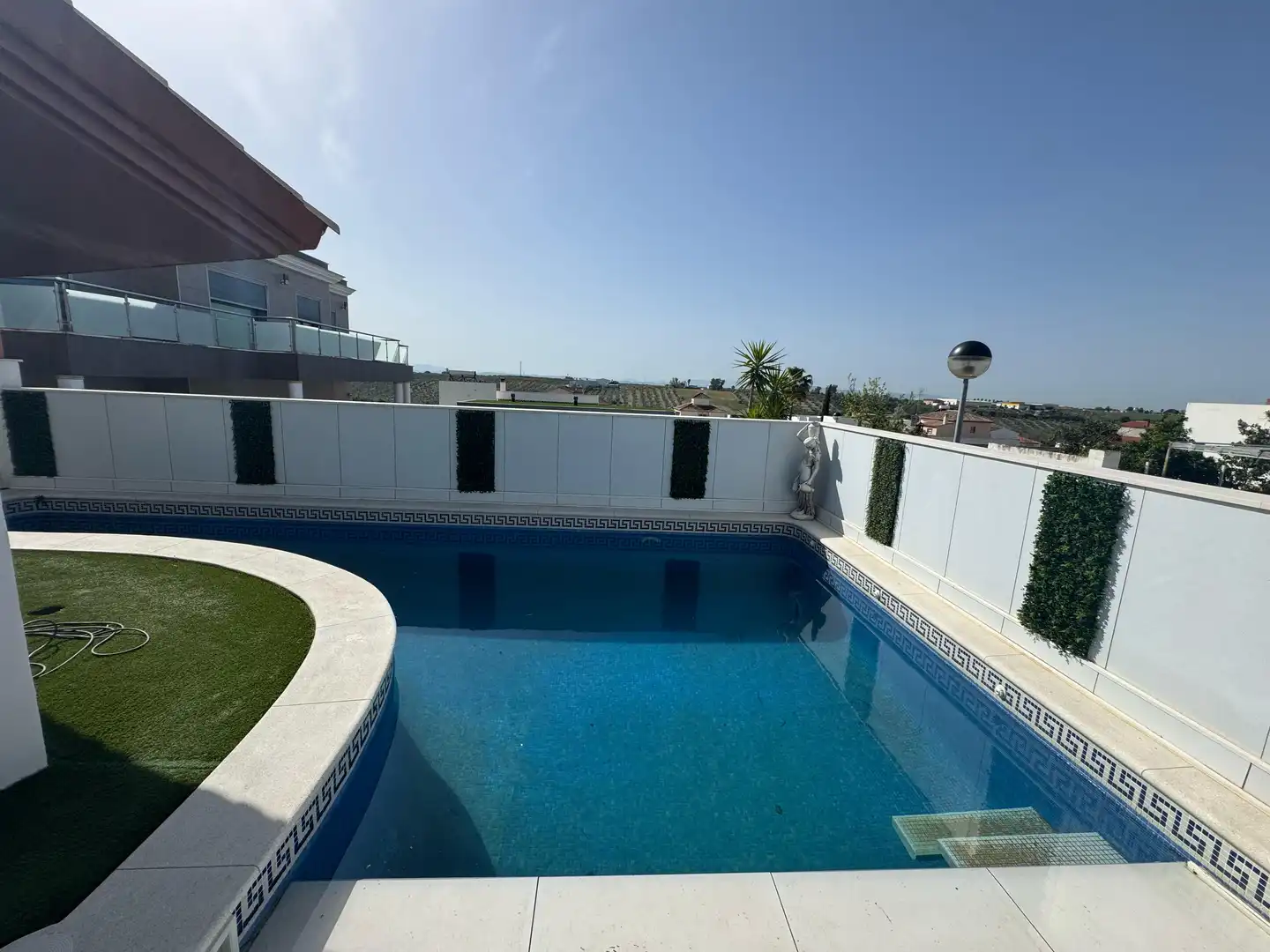 Piscina de Casa o xalet en venda en Paradas amb Piscina i Piscina comunitària