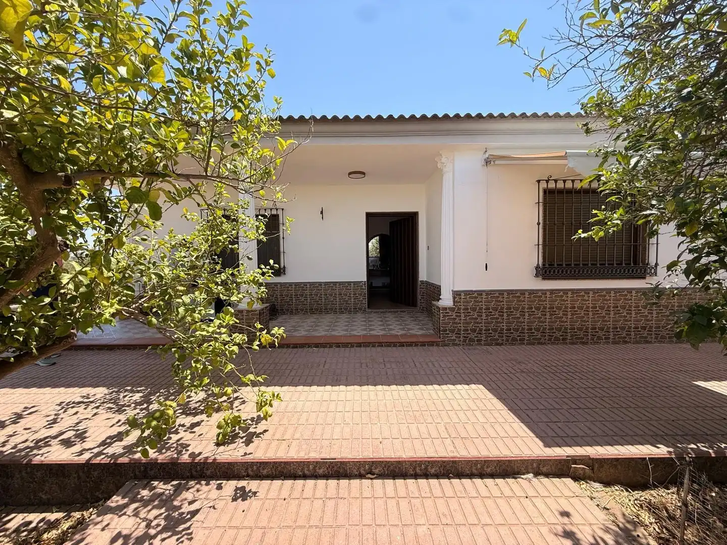 Vista exterior de Casa o chalet en venta en La Carlota con Aire acondicionado, Jardín privado y Terraza
