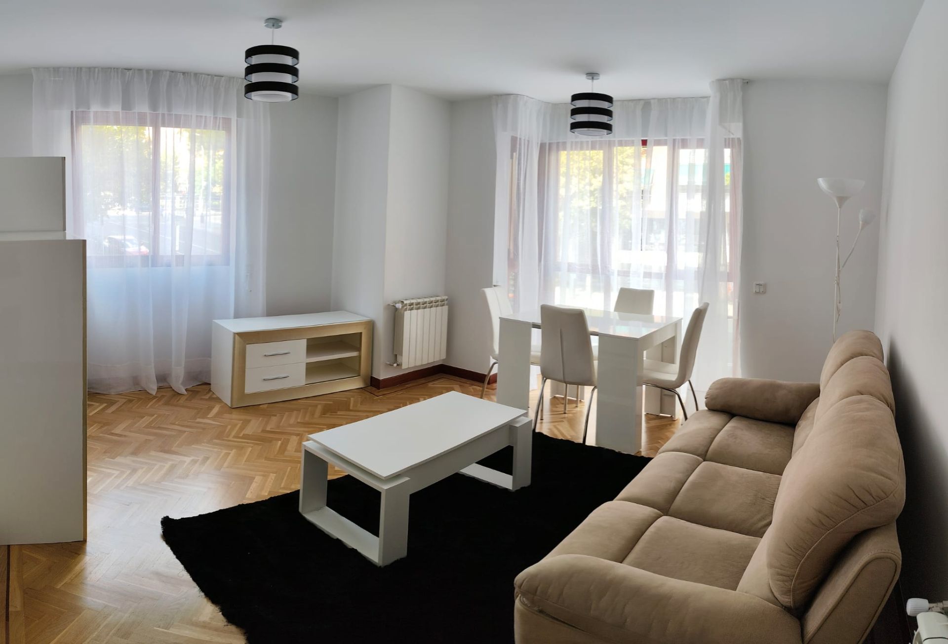Living room of Flat to rent in  Madrid Capital  with Air Conditioner, Heating and Private garden