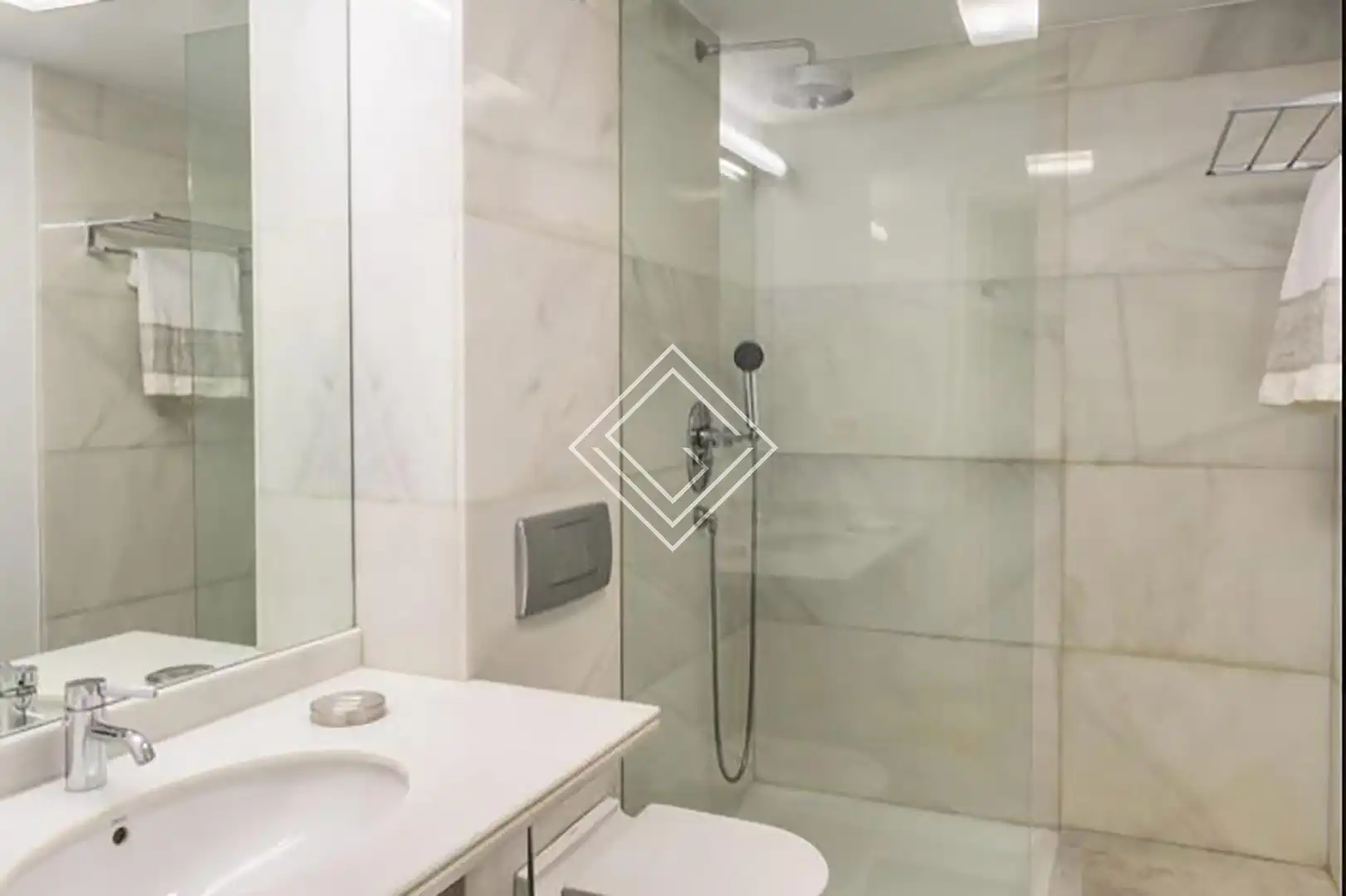 Badezimmer von Dachboden zur Miete in Barrio de Salamanca