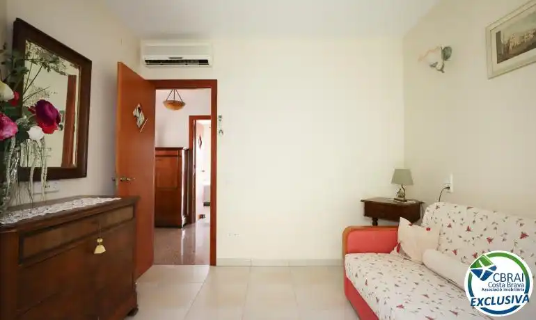 Sala de estar de Casa adosada en venta en Llançà con Aire acondicionado, Calefacción y Terraza