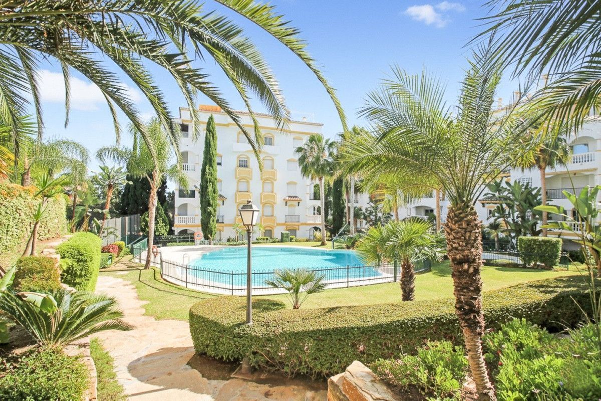 Vista exterior de Apartamento de alquiler en Marbella con Aire acondicionado, Calefacción y Terraza