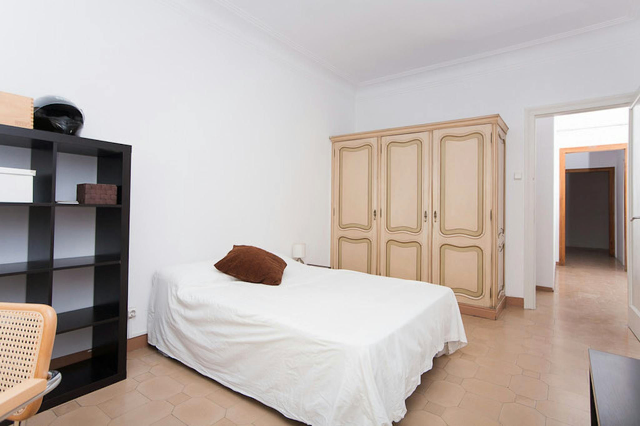 Bedroom of Flat to share in  Barcelona Capital  with Heating, Furnished and Washing machine