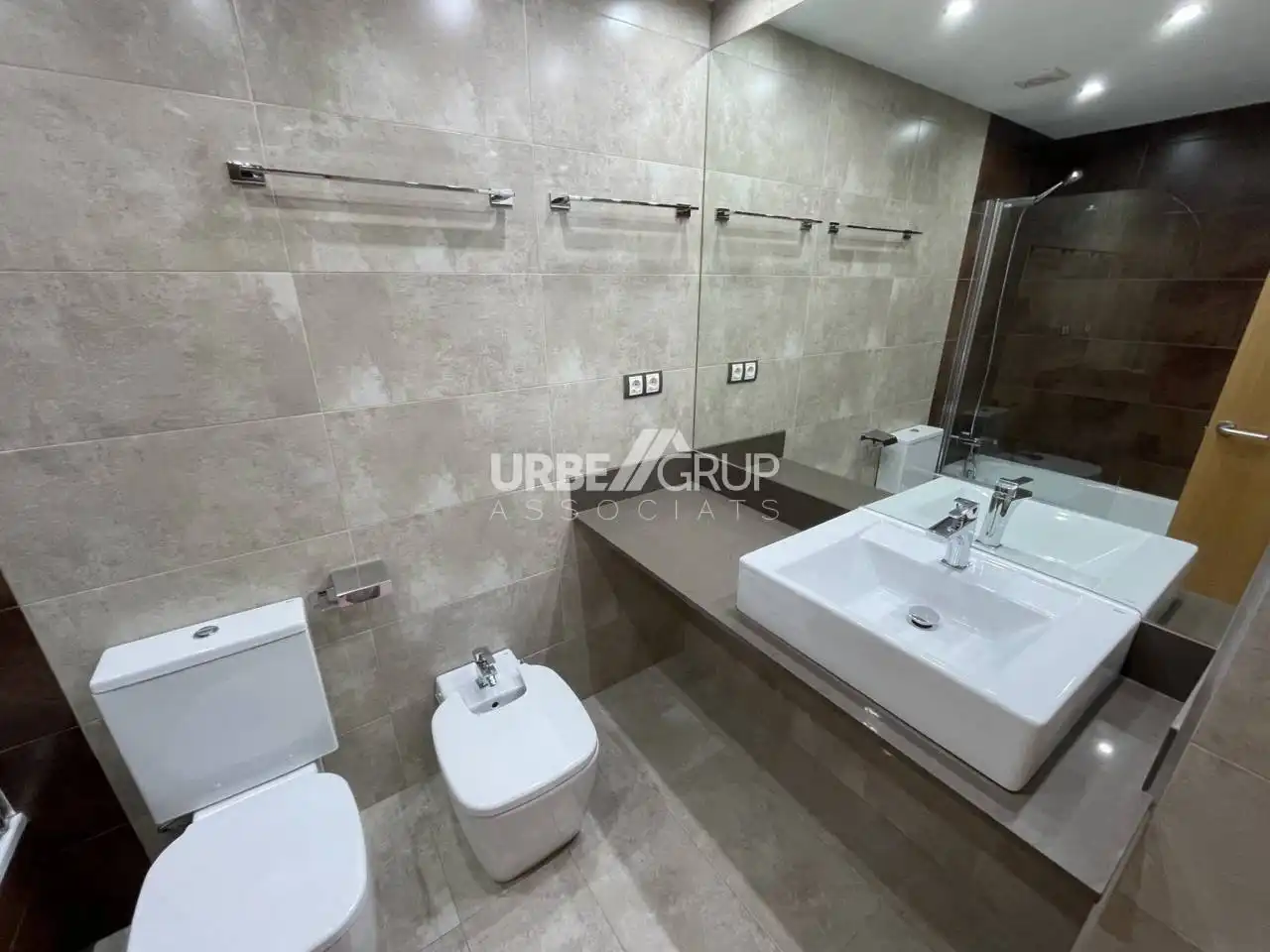 Apartments for rent in Calle SOLSONA, Les Arenes - La Grípia Can Montllor