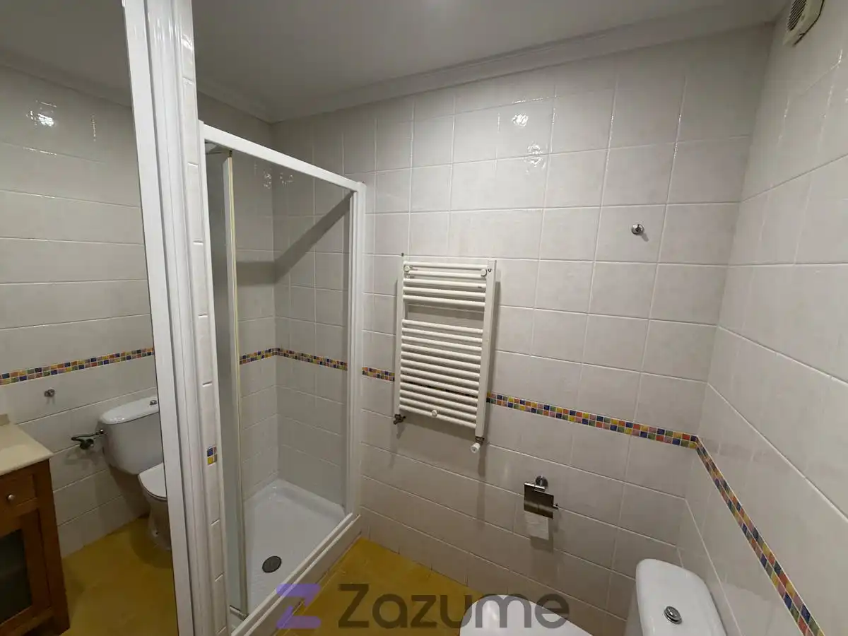 Bathroom of Flat for rent in Santander  with Heating, Parquet flooring and Storage room