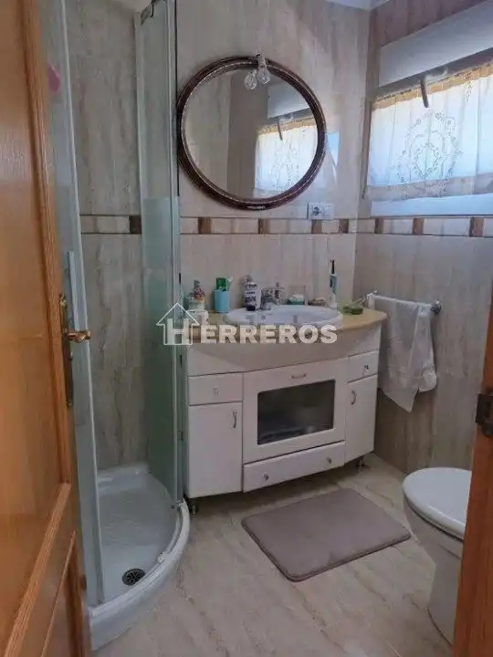 Bany de Casa adosada en venda en Alesanco amb Calefacció, Parquet i Terrassa