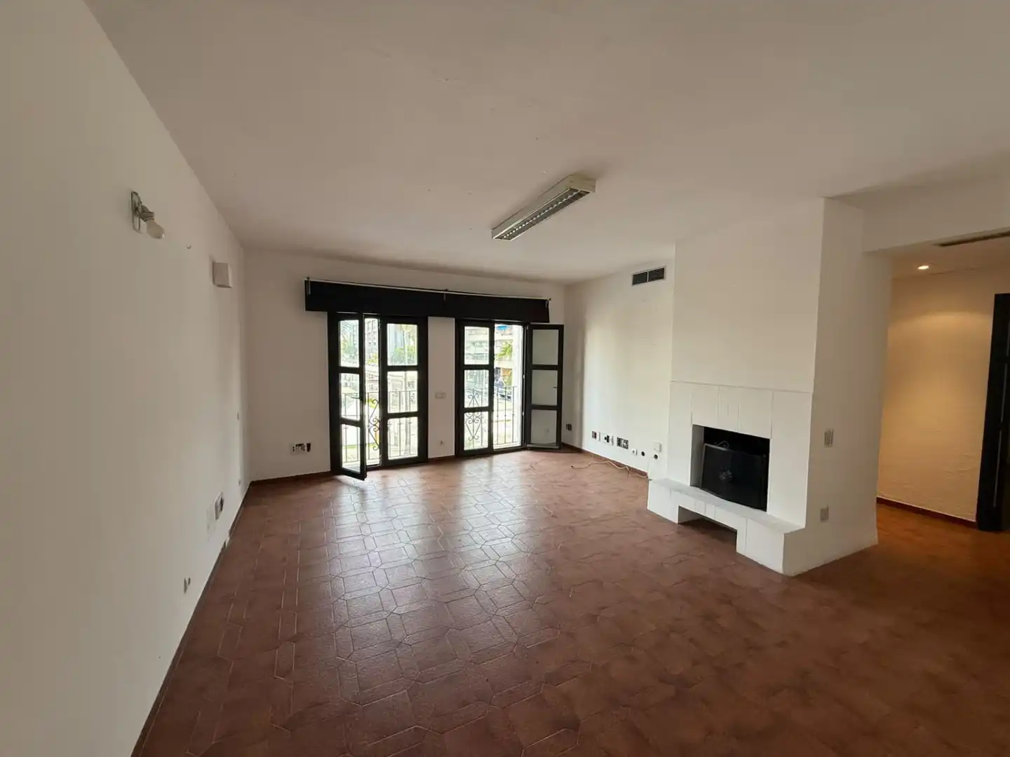 Sala d'estar de Pis en venda en Marbella amb Calefacció i Terrassa