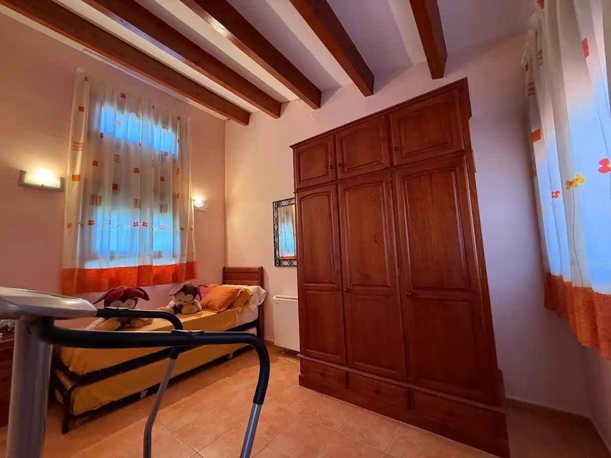 Dormitori de Casa o xalet en venda en Chiva amb Aire condicionat, Calefacció i Jardí privat