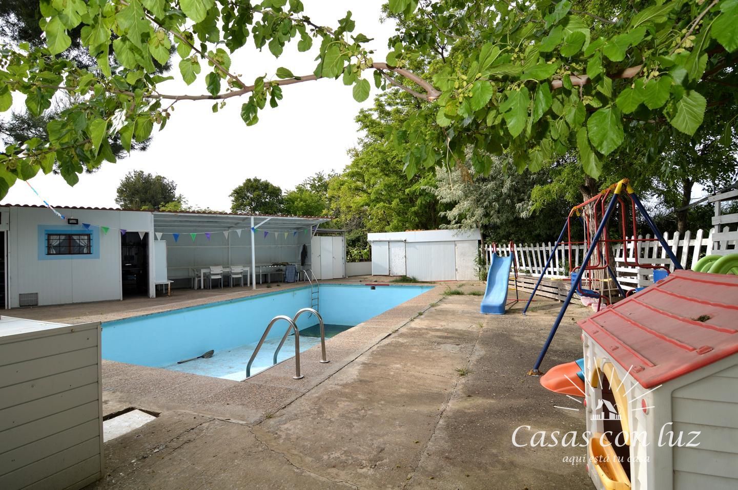 Piscina de Finca rústica en venda en  Zaragoza Capital amb Jardí privat i Piscina