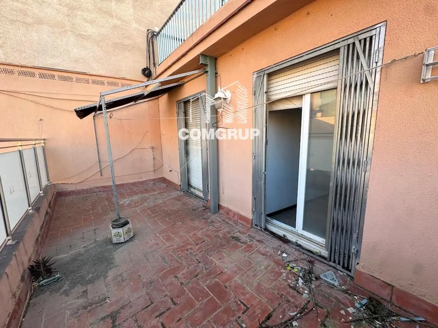 Außenansicht von Maisonette zum Verkauf in L'Hospitalet de Llobregat mit Terrasse