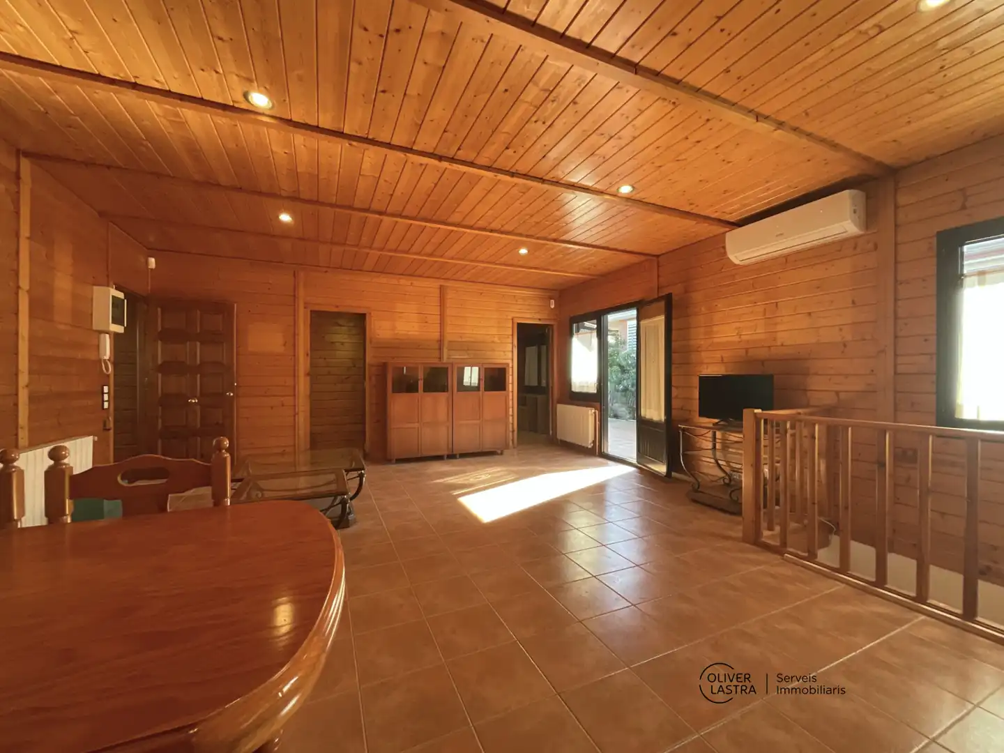 Sala de estar de Casa o chalet en venta en Sant Andreu de la Barca con Aire acondicionado, Calefacción y Jardín privado