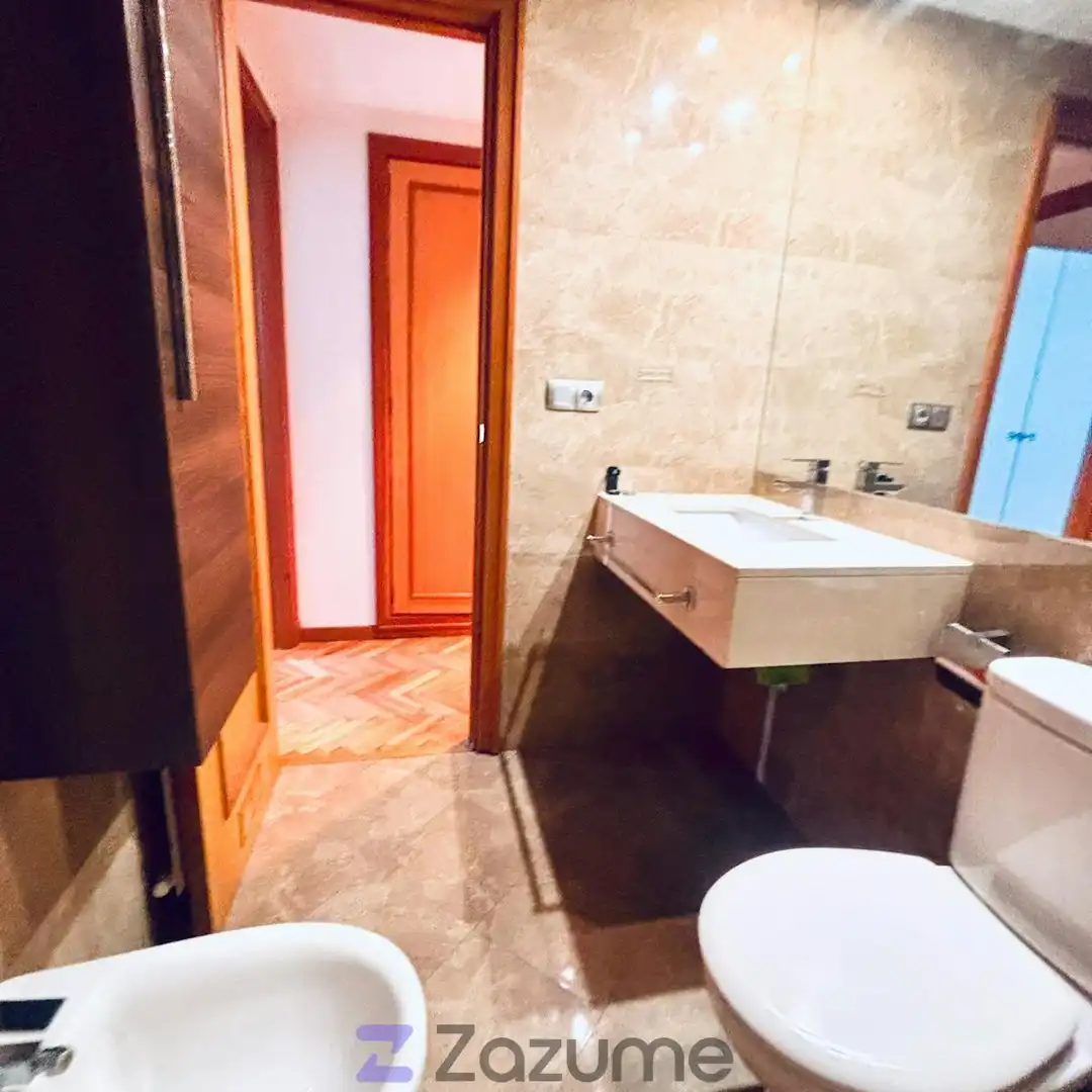 Baño de Apartamento de alquiler en Zaragoza con Aire acondicionado, Calefacción y Parquet