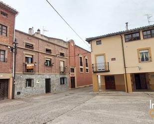 Vista exterior de Casa o xalet en venda en Bañares amb Calefacció, Traster i Moblat