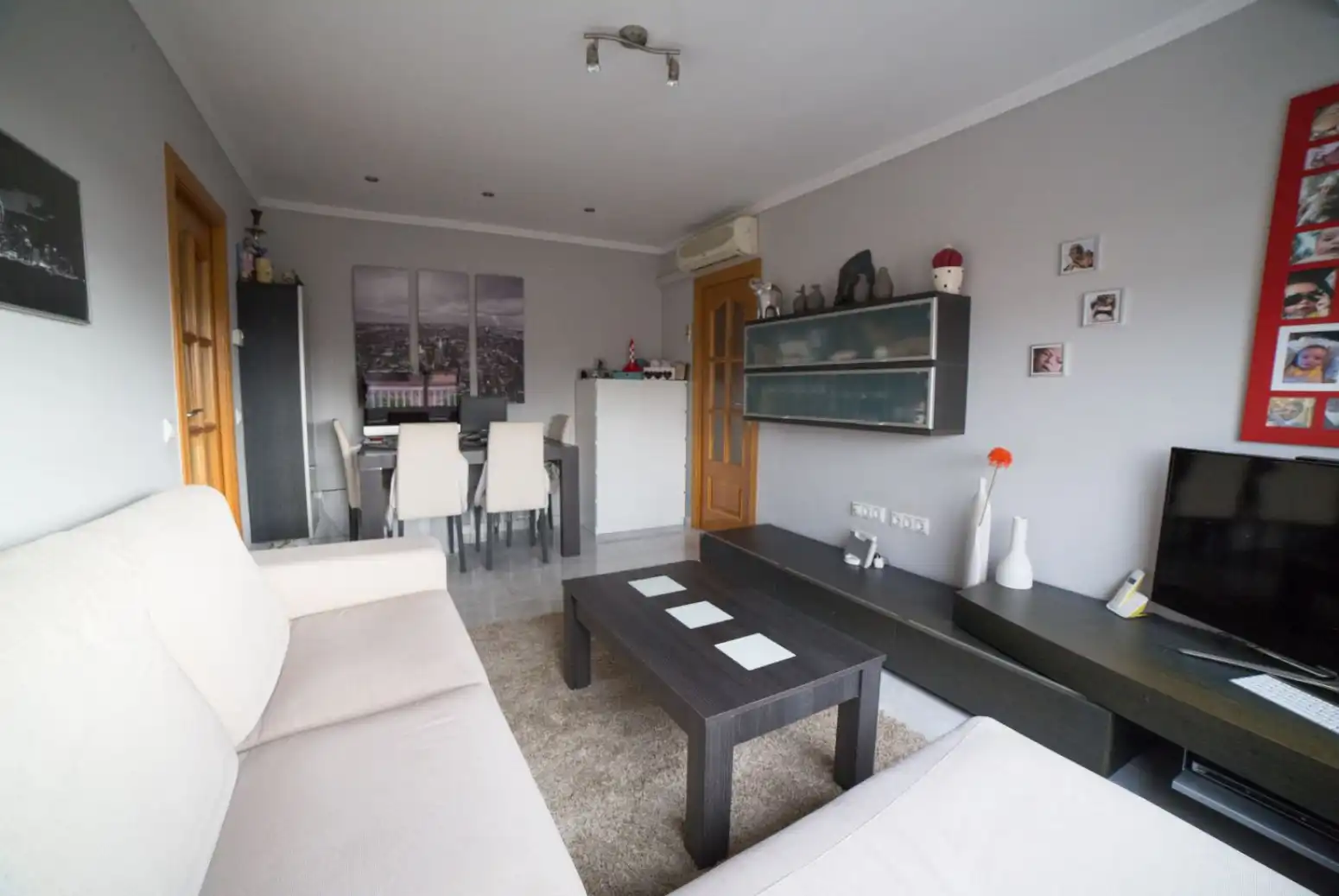 Sala de estar de Piso en venta en Sant Boi de Llobregat con Calefacción