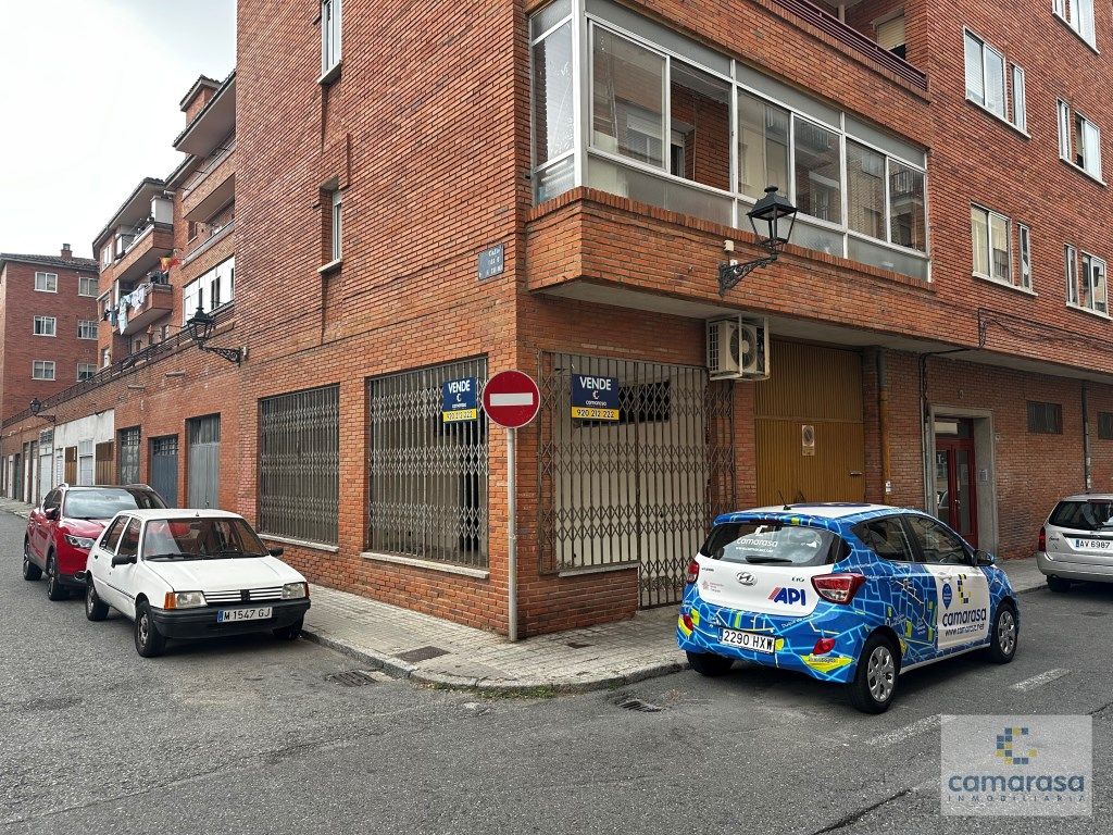 Vista exterior de Local en venda en Ávila Capital