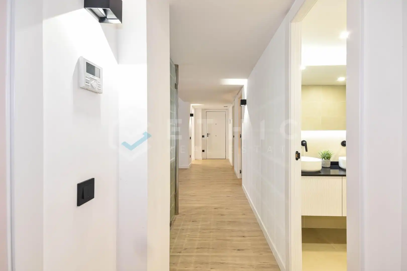 Wohnung zum Verkauf in Barcelona mit Klimaanlage, Heizung und Parkett