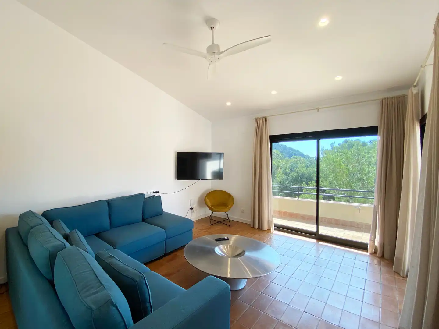 Terraced house with garden for sale in Carrer Medas, imagen 5