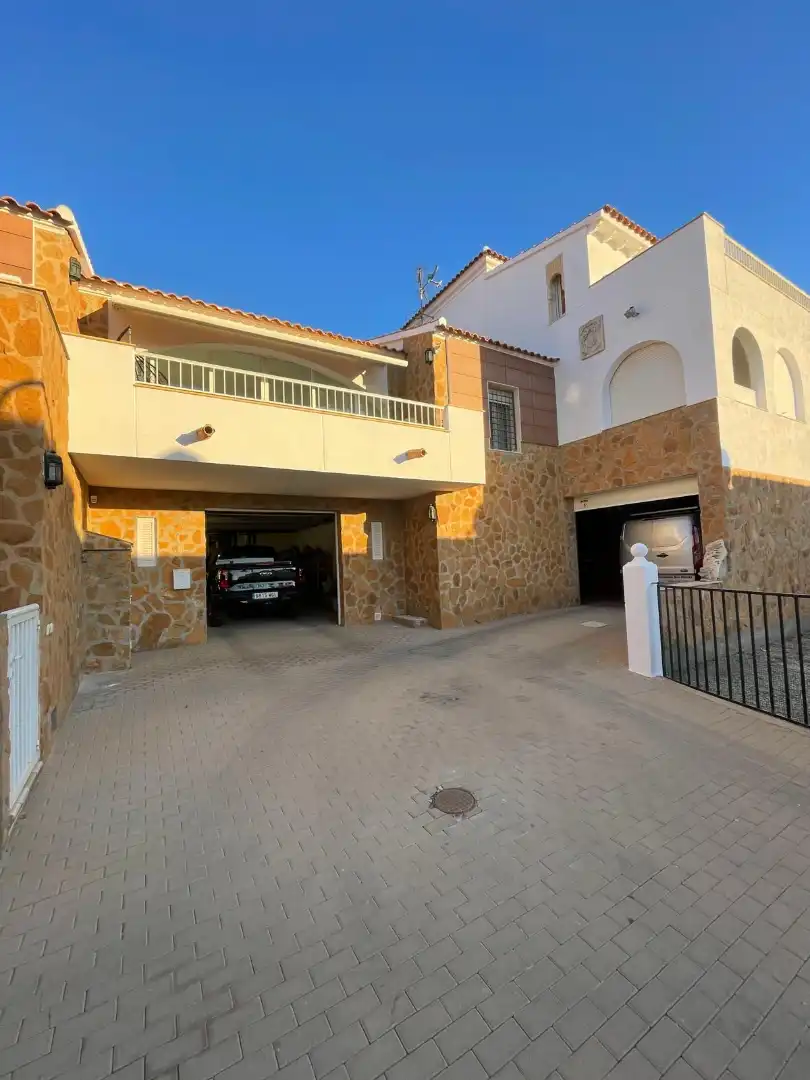 Parking de Casa adosada en venta en Cuevas del Almanzora con Aire acondicionado, Terraza y Amueblado