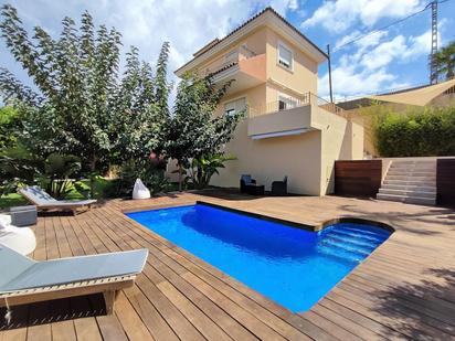 Piscina de Casa o xalet en venda en Busot amb Aire condicionat, Jardí privat i Terrassa