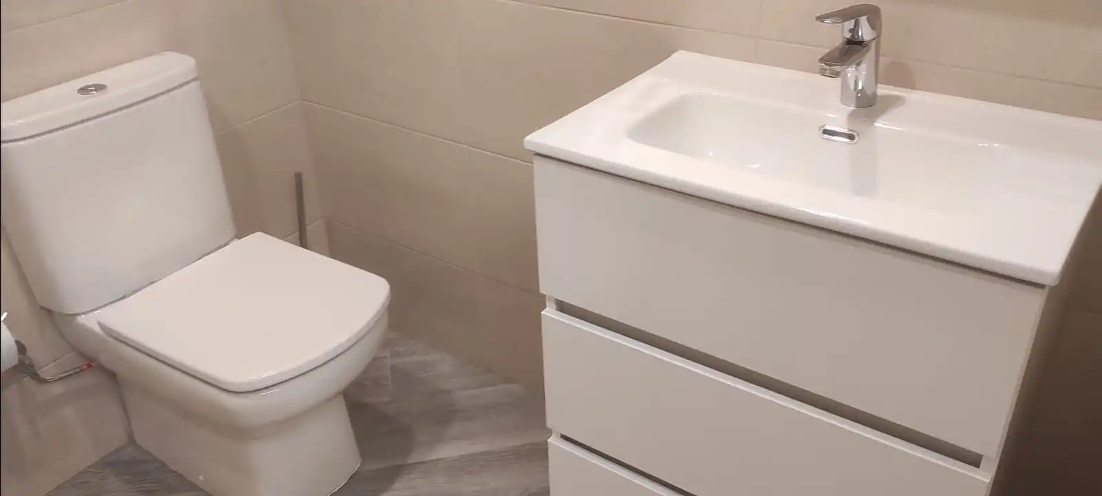 Bathroom of Flat for sale in Barcelona  with Air Conditioner and Heating