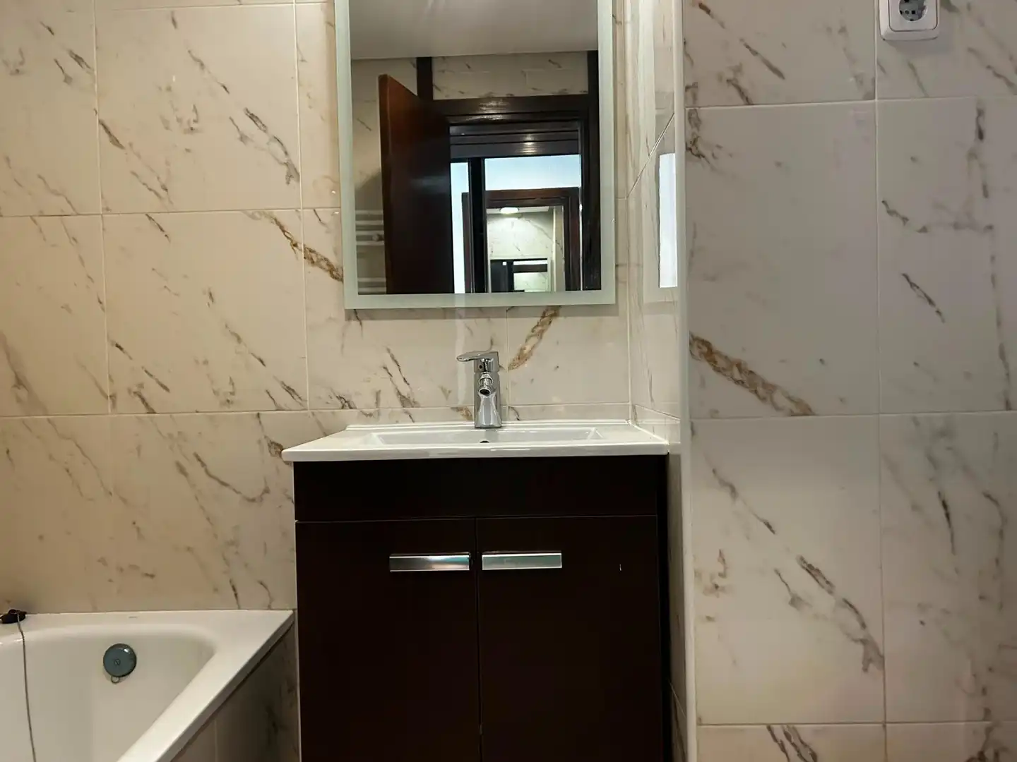 Badezimmer von Wohnung zur Miete in Madrid mit Klimaanlage, Heizung und Parkett