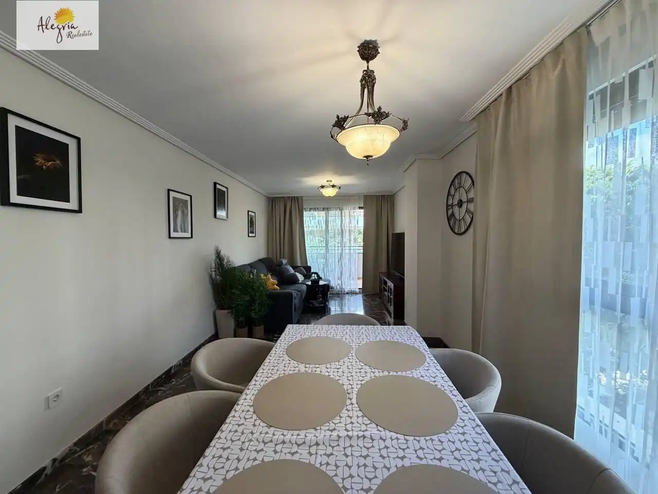 Menjador de Apartament de lloguer en Valencia amb Aire condicionat, Calefacció i Jardí privat